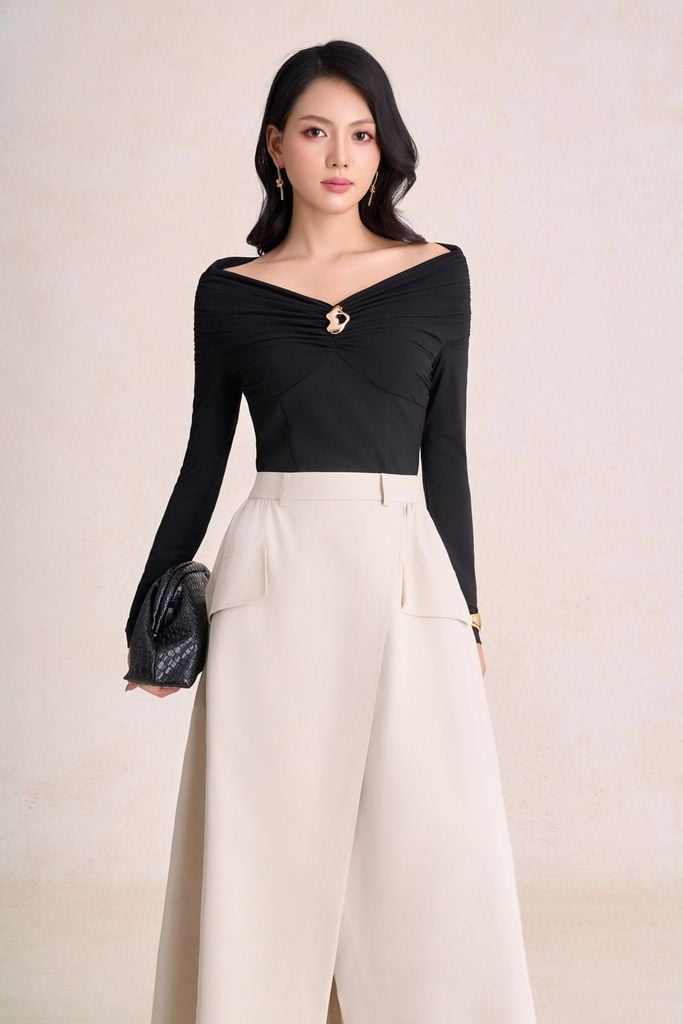 FAK91581 - Áo kiểu công sở vải len dáng ôm trễ vai tay dài ngực áo phối mắc cài kim loại thời trang - PANTIO