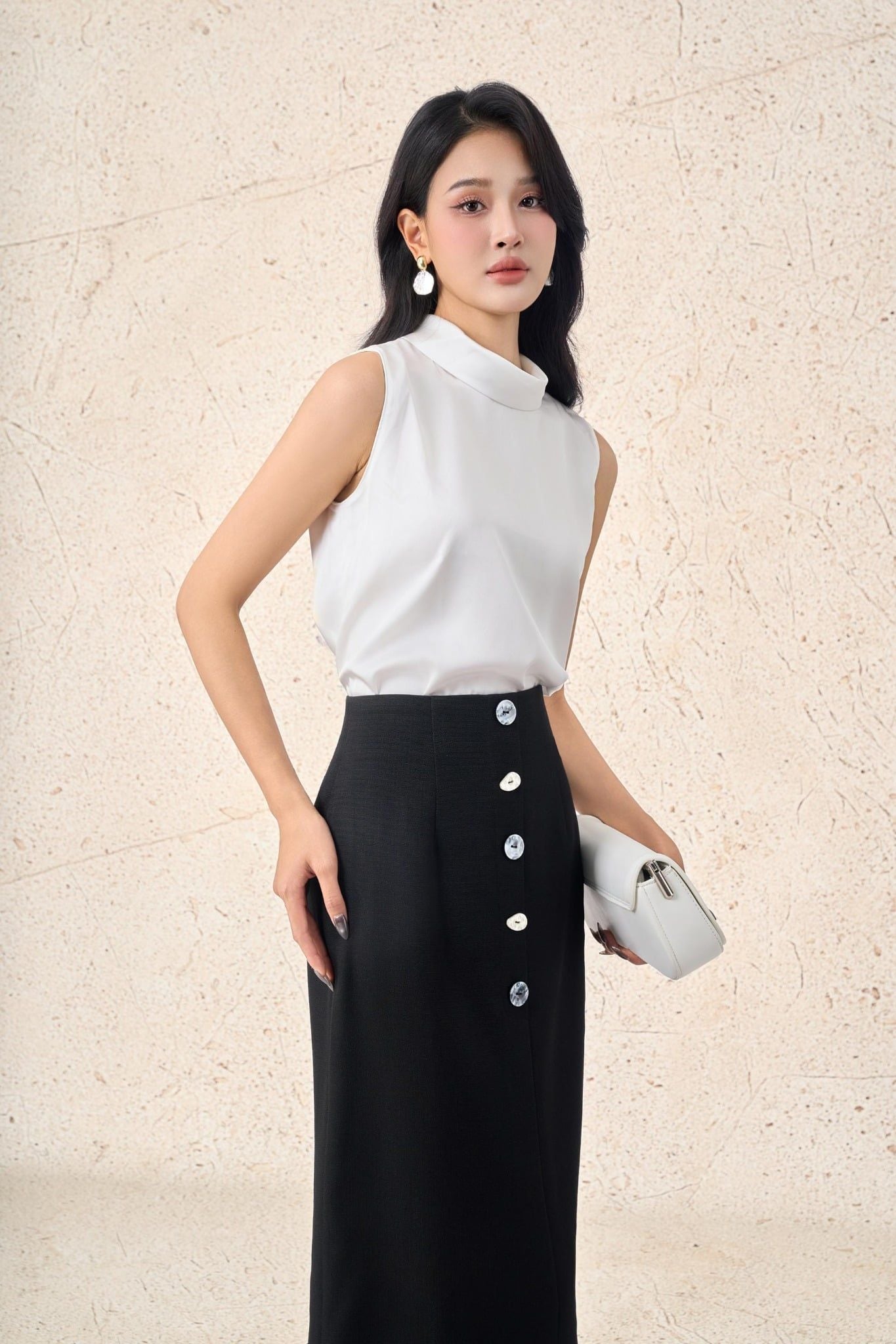 FAS13854 - Áo sơ mi công sở vải lụa satin dáng suông cổ tròn không tay - PANTIO