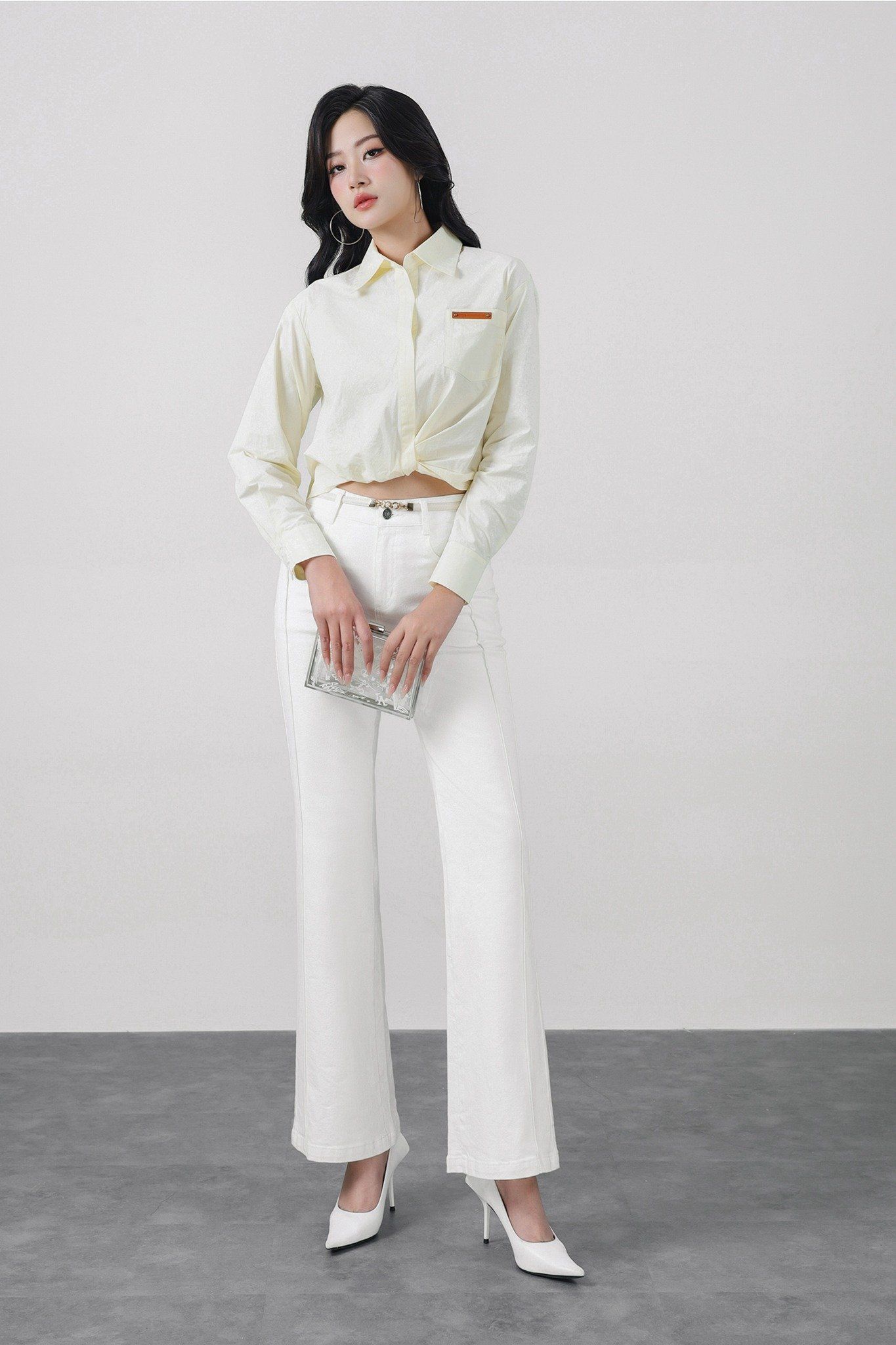 FAS13921 - Áo sơ mi vải thô kate dáng croptop cổ đức xẻ V tay dài phối măng sec thời trang - PANTIO
