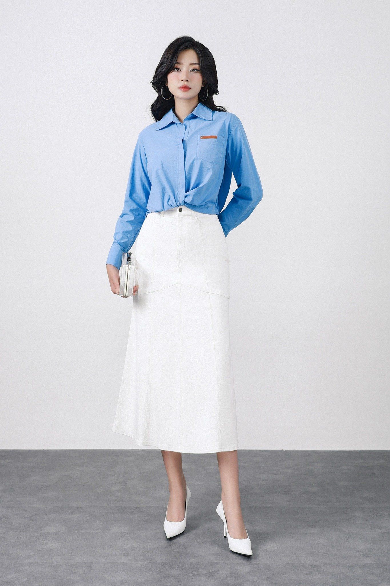 FAS13921 - Áo sơ mi vải thô kate dáng croptop cổ đức xẻ V tay dài phối măng sec thời trang - PANTIO