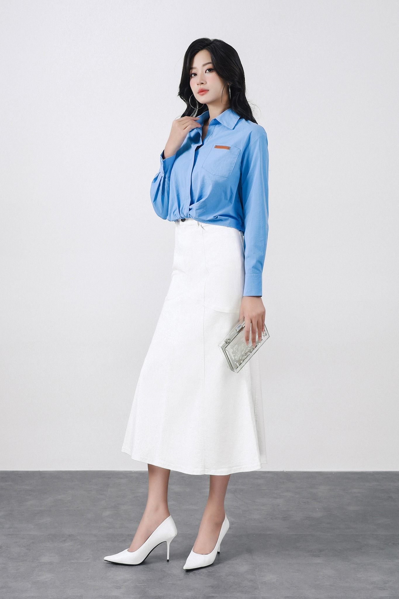 FAS13921 - Áo sơ mi vải thô kate dáng croptop cổ đức xẻ V tay dài phối măng sec thời trang - PANTIO