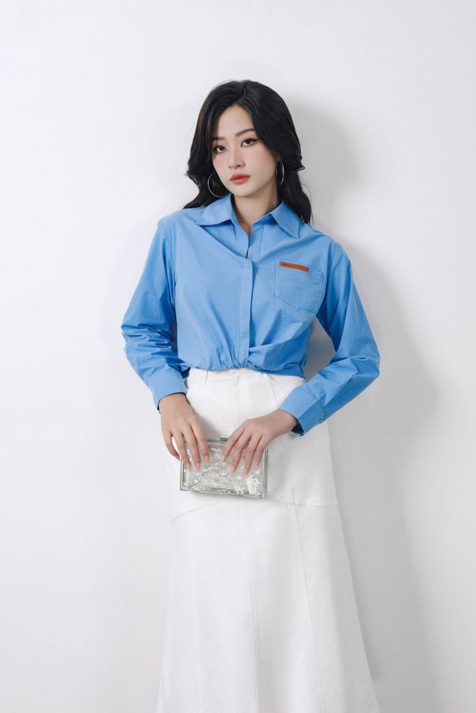 FAS13921 - Áo sơ mi vải thô kate dáng croptop cổ đức xẻ V tay dài phối măng sec thời trang - PANTIO