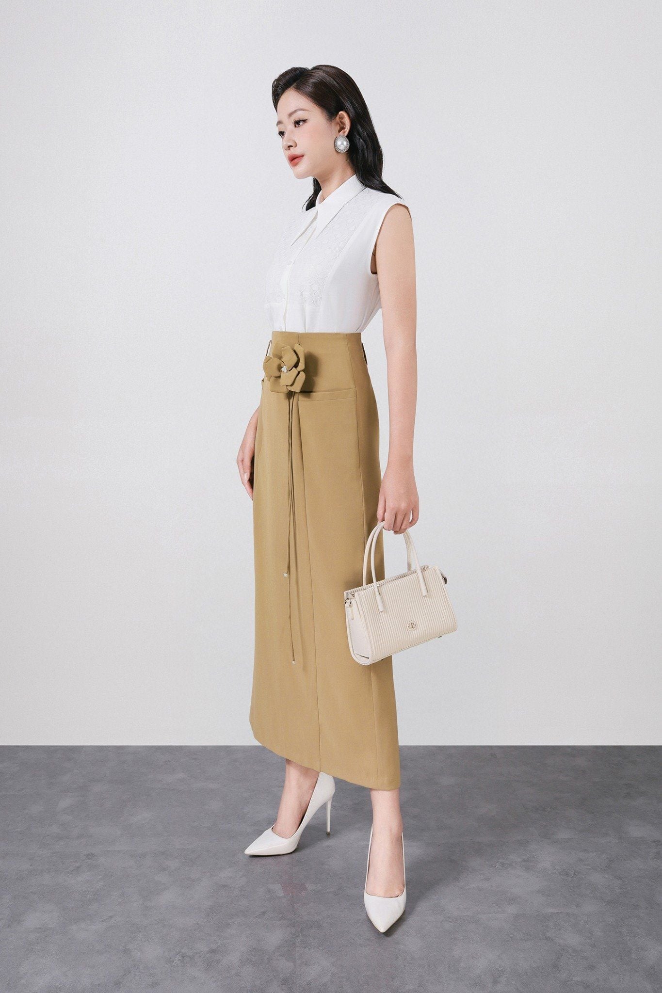 FJD51269 - Chân váy dài công sở vải tuytsi dáng suông cạp liền thân váy phối dây hoa 3D thời trang khoá thân sau - PANTIO