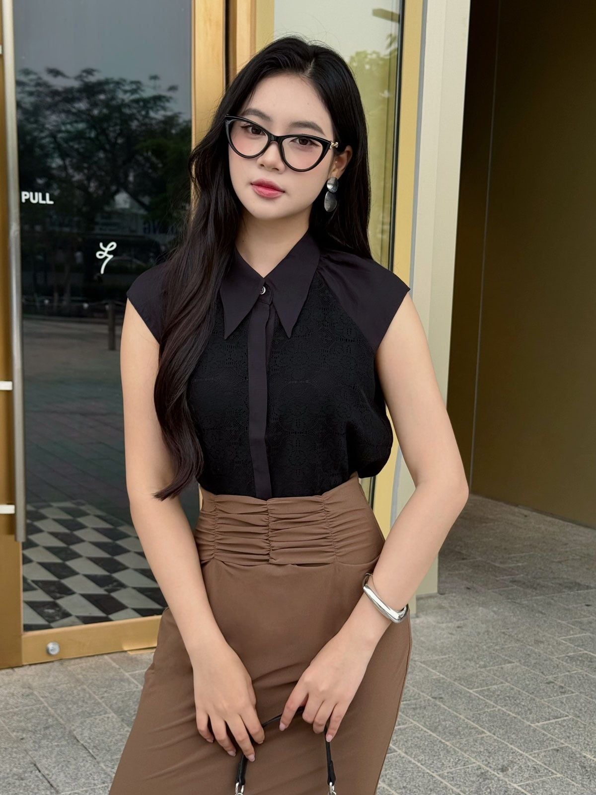 FAS13944 - Áo sơ mi công sở vải chiffon dáng suông cổ đức ngực áo phối ren tạo kiểu cài khuy thân trước - PANTIO