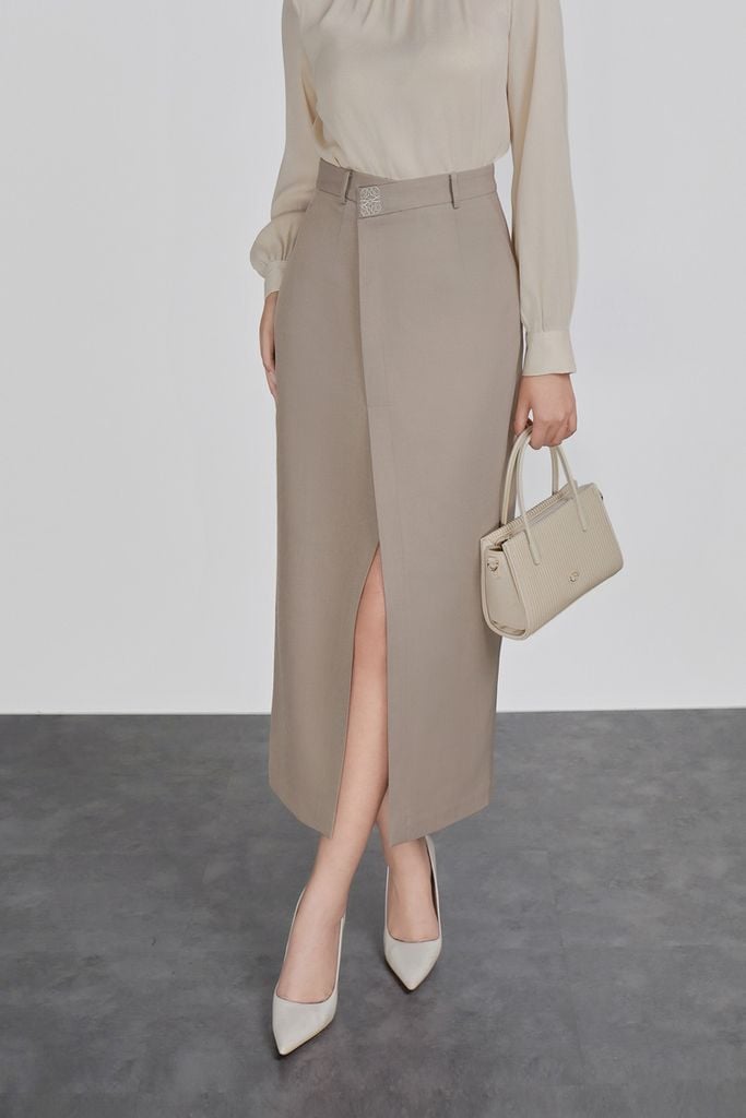 FJD51336 - Chân váy dài công sở vải thô dáng ôm cạp thêu hoạ tiết thân váy xẻ tà trước phối vạt lệch thời trang - PANTIO