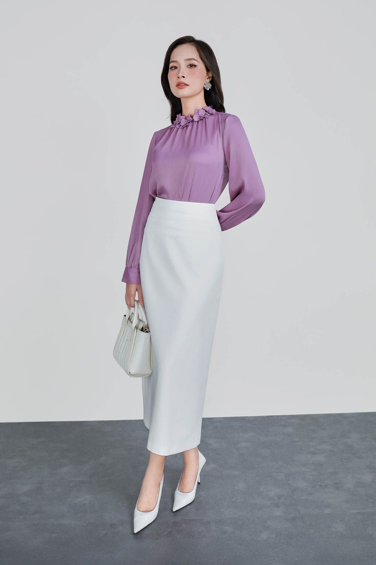 FAS13951 - Áo sơ mi công sở vải lụa dáng suông cổ đính hoa tạo kiểu tay dài phối măng sec - PANTIO