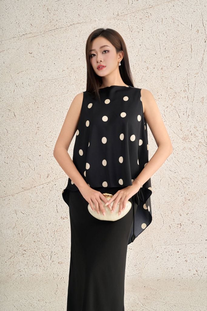 FAS14104 - Áo sơ mi công sở vải lụa tằm dáng suông cổ tròn không tay thân sau phối vạt dài xẻ tà cách điệu - PANTIO