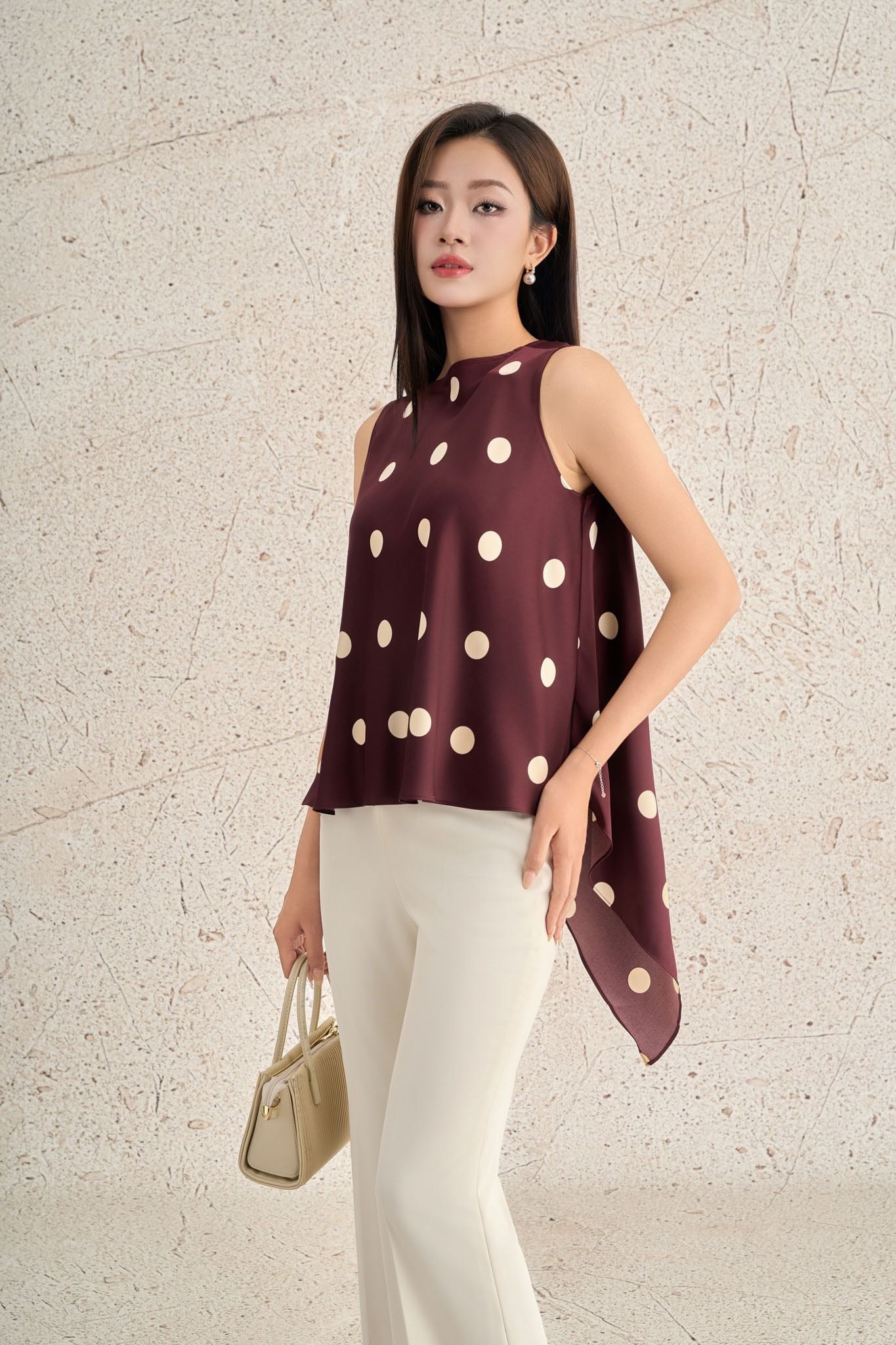 FAS14104 - Áo sơ mi công sở vải lụa tằm dáng suông cổ tròn không tay thân sau phối vạt dài xẻ tà cách điệu - PANTIO