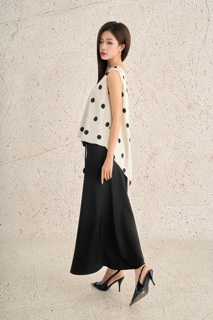 FAS14104 - Áo sơ mi công sở vải lụa tằm dáng suông cổ tròn không tay thân sau phối vạt dài xẻ tà cách điệu - PANTIO