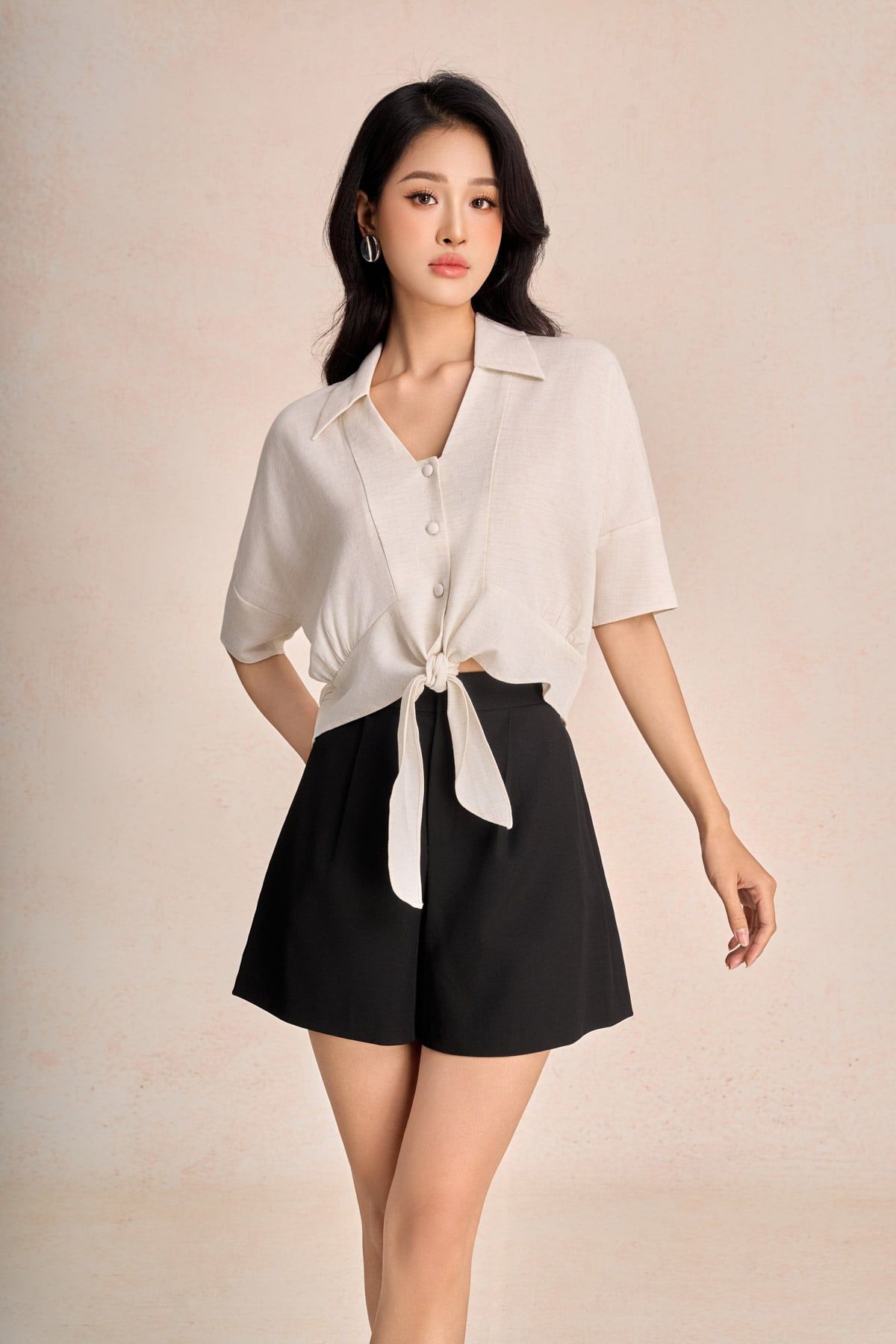FAS14113 - Áo sơ mi dạo phố vải thô đũi dáng croptop cổ bẻ tay lửng gấu áo phối vạt thắt tạo kiểu - PANTIO
