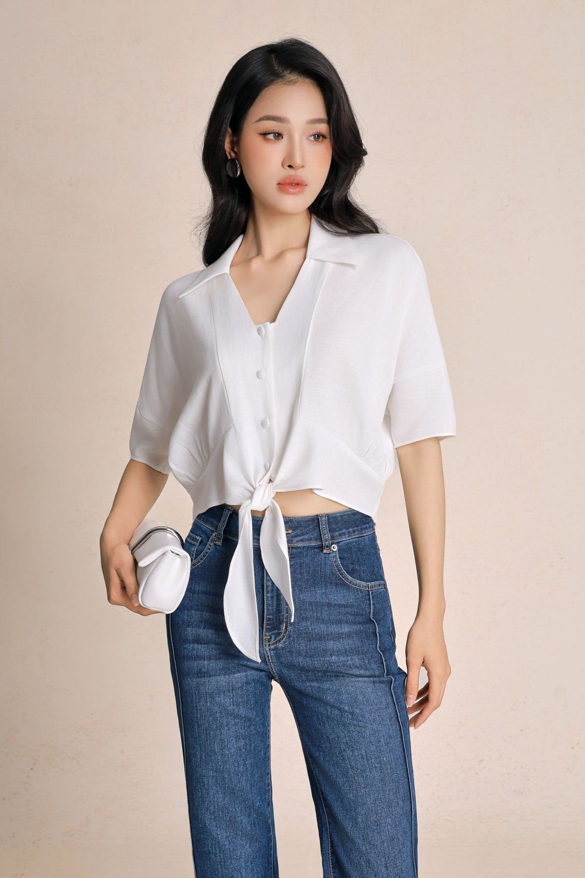 FAS14113 - Áo sơ mi dạo phố vải thô đũi dáng croptop cổ bẻ tay lửng gấu áo phối vạt thắt tạo kiểu - PANTIO
