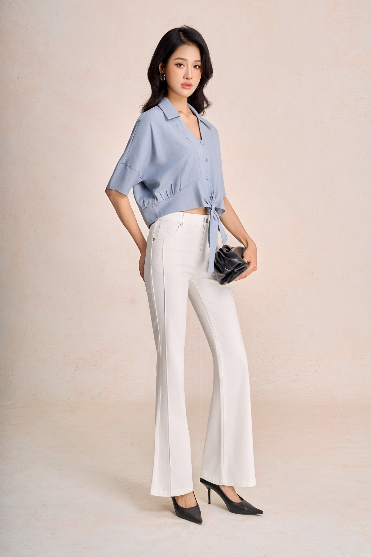 FAS14113 - Áo sơ mi dạo phố vải thô đũi dáng croptop cổ bẻ tay lửng gấu áo phối vạt thắt tạo kiểu - PANTIO