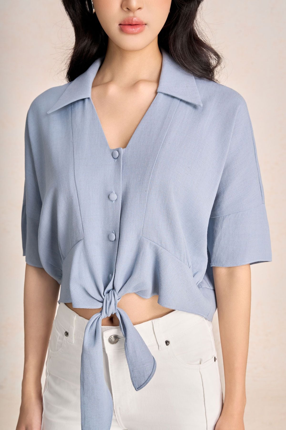 FAS14113 - Áo sơ mi dạo phố vải thô đũi dáng croptop cổ bẻ tay lửng gấu áo phối vạt thắt tạo kiểu - PANTIO