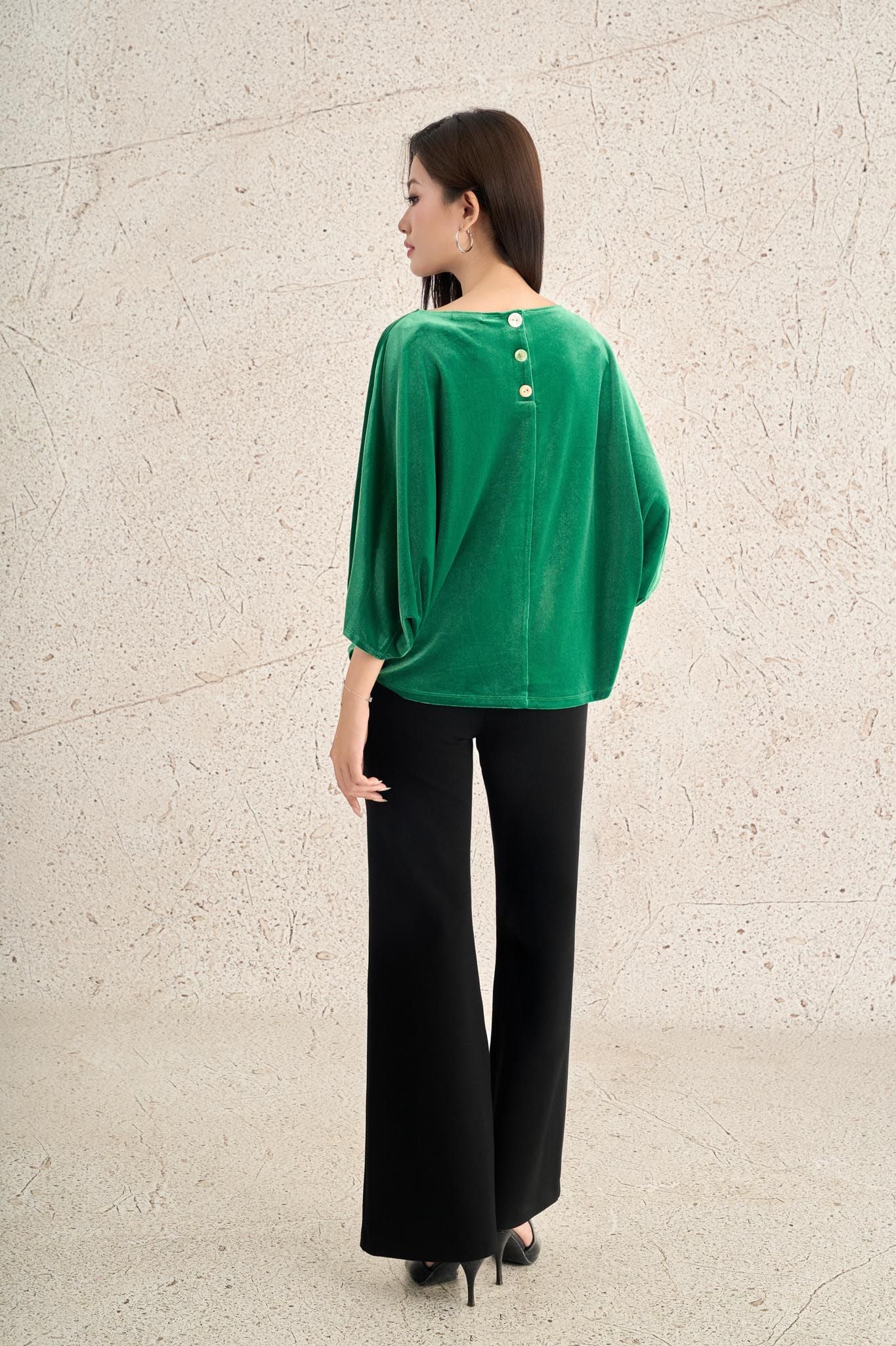 FAS14168 - Áo sơ mi công sở vải nhung dáng suông cổ thuyền tay cánh dơi thời trang thân sau phối khuy đá tạo kiểu - PANTIO