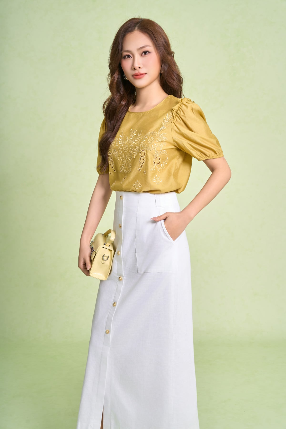 FAS33240 - Áo sơ mi công sở vải thô dáng suông thân thêu trang trí tay bồng đỉnh pha bèo - PANTIO