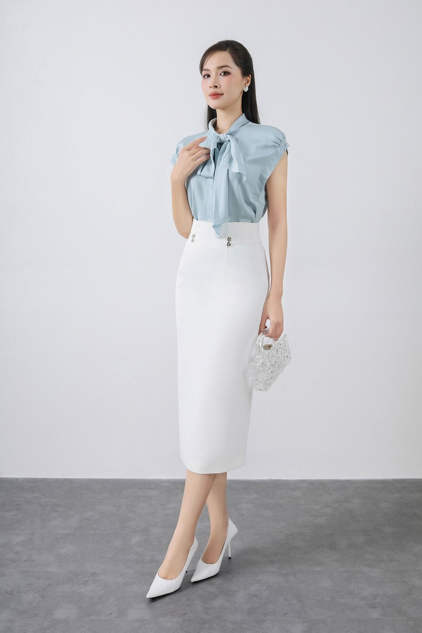 FAS33331- Áo kiểu công sở vải lụa dáng suông cổ tròn gập buộc nơ tay liền vai chờm - PANTIO