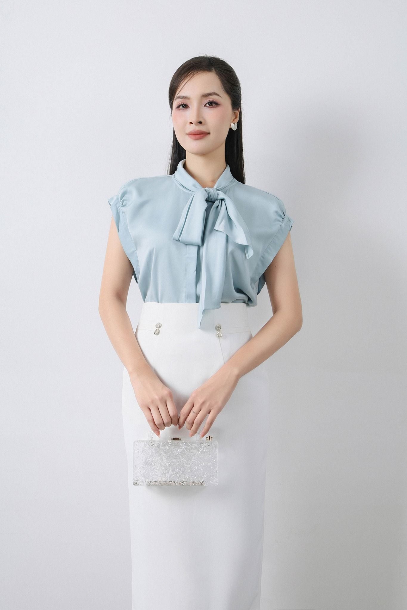 FAS33331- Áo kiểu công sở vải lụa dáng suông cổ tròn gập buộc nơ tay liền vai chờm - PANTIO