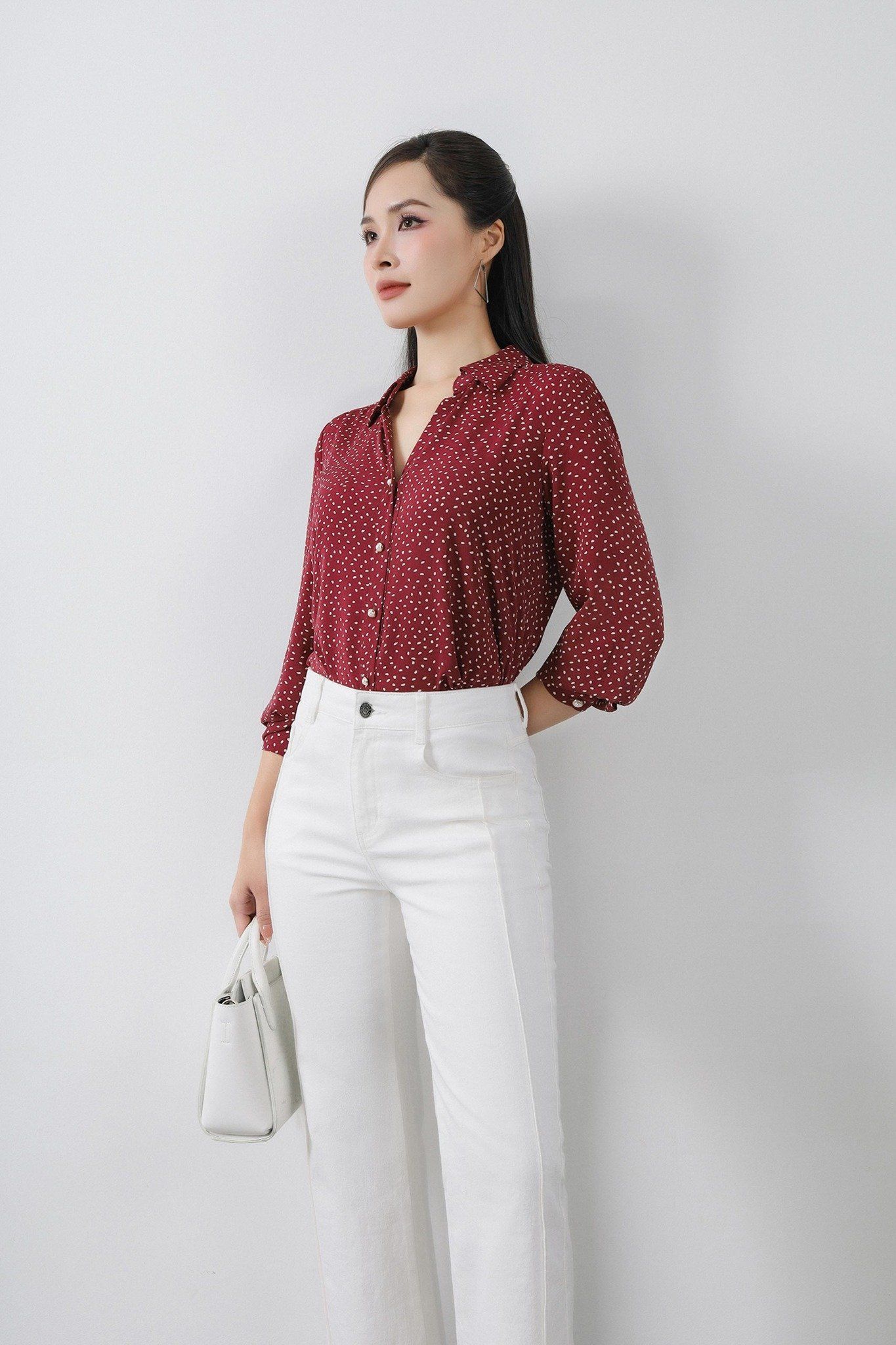 FAS33471 - Áo sơ mi công sở vải phi cát dáng suông cổ đức V sâu cài khuy - PANTIO