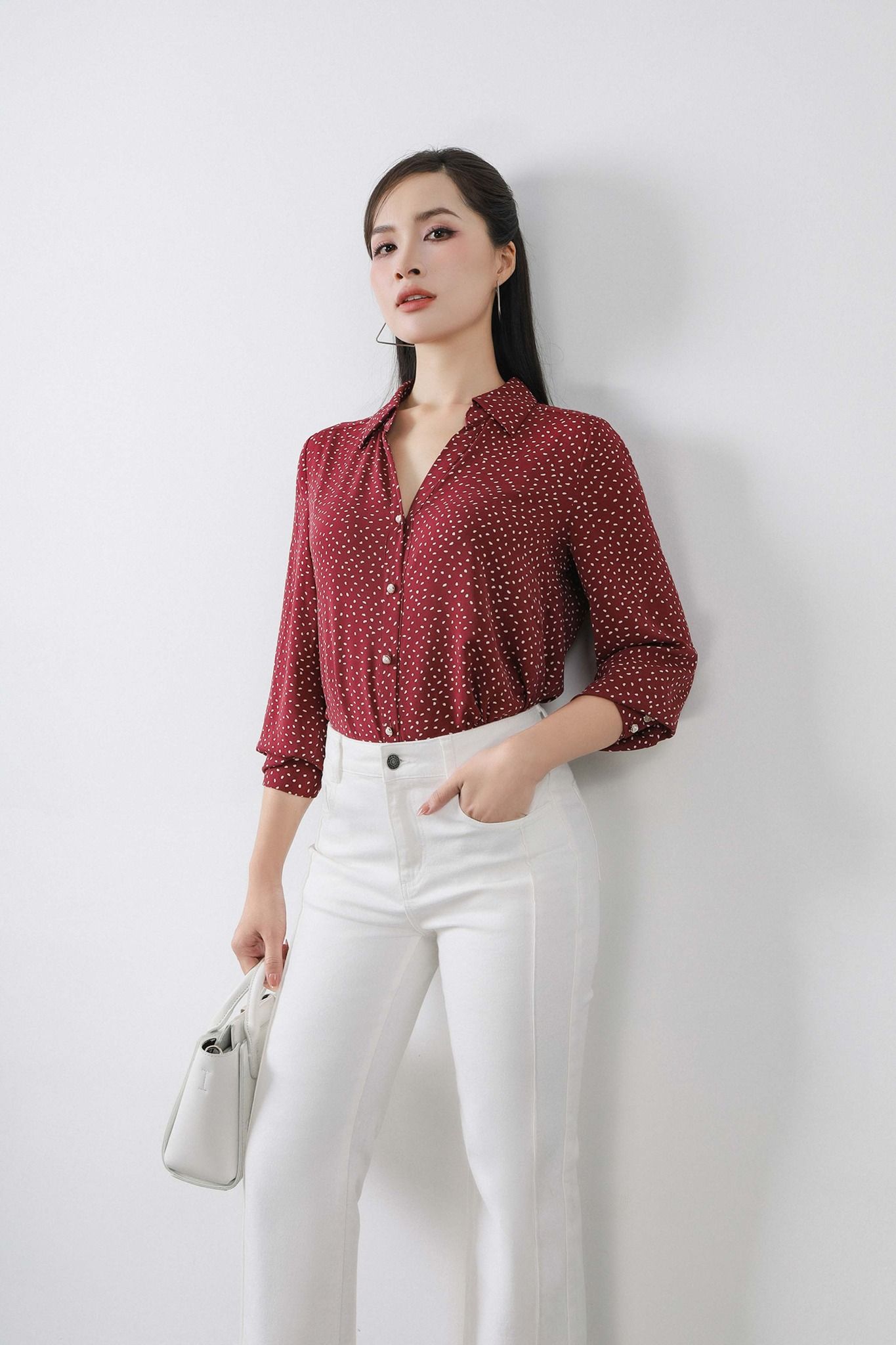 FAS33471 - Áo sơ mi công sở vải phi cát dáng suông cổ đức V sâu cài khuy - PANTIO