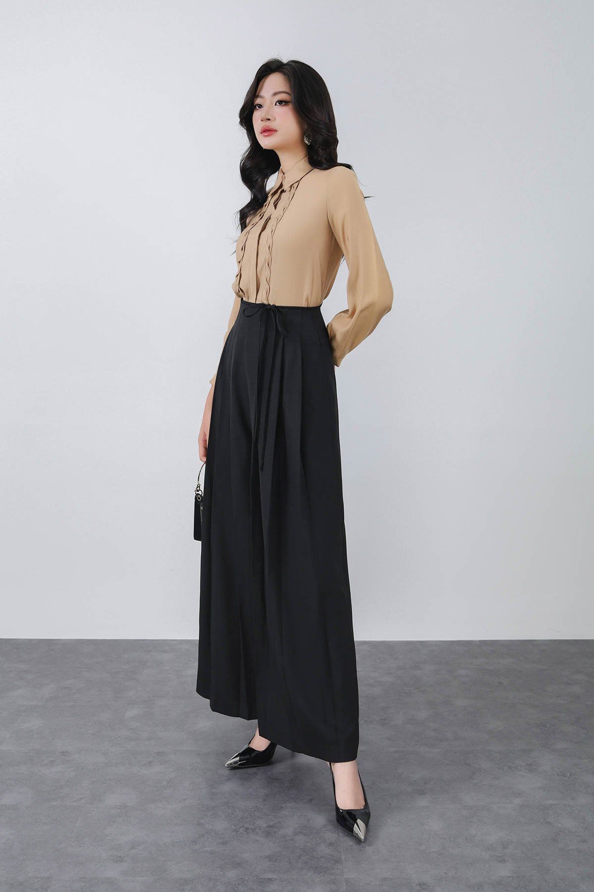 FAS33752 - Áo sơ mi công sở vải tơ dáng suông cổ đức thân phối bèo xoắn tạo kiểu - PANTIO