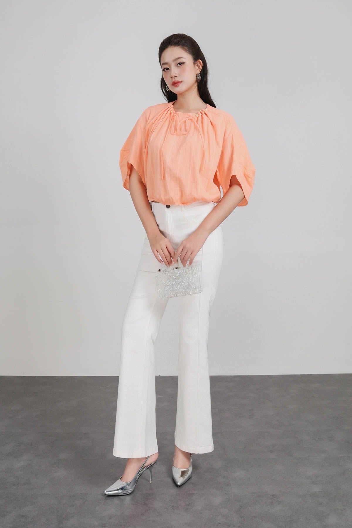 FAS33956 - Áo sơ mi công sở vải thô boi dáng suông cổ tròn đính hạt tay áo nhún phồng tạo kiểu gấu áo bo chun ôm - PANTIO