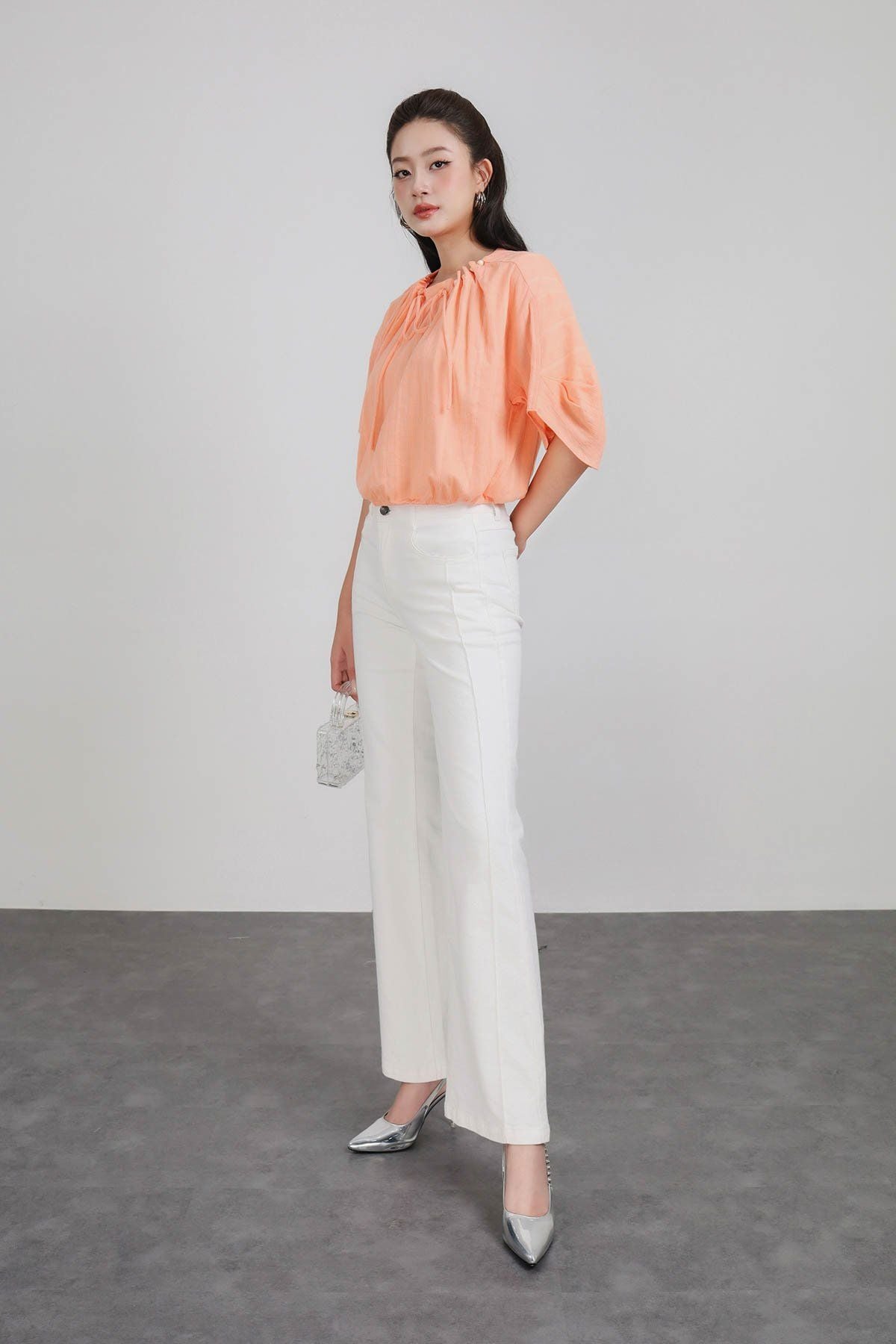 FAS33956 - Áo sơ mi công sở vải thô boi dáng suông cổ tròn đính hạt tay áo nhún phồng tạo kiểu gấu áo bo chun ôm - PANTIO