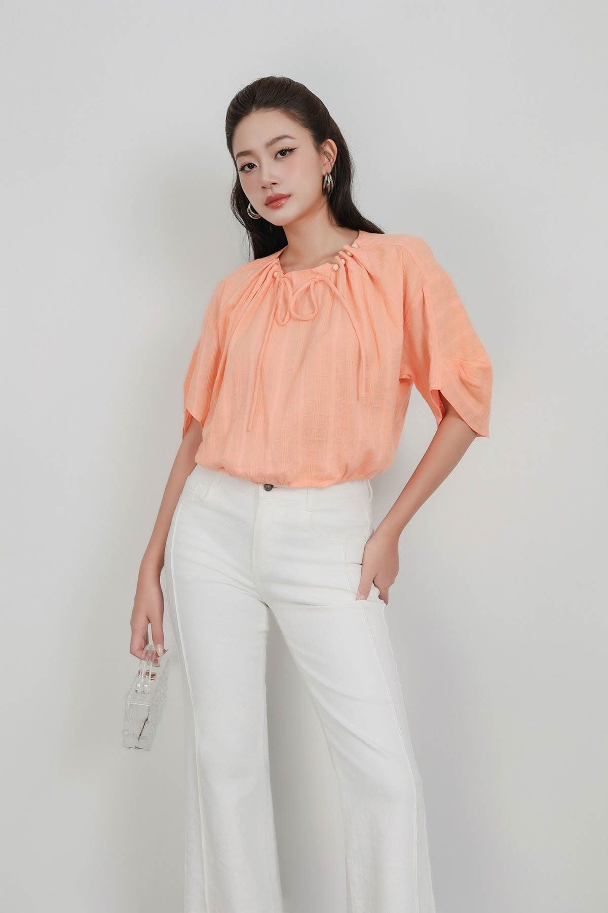 FAS33956 - Áo sơ mi công sở vải thô boi dáng suông cổ tròn đính hạt tay áo nhún phồng tạo kiểu gấu áo bo chun ôm - PANTIO