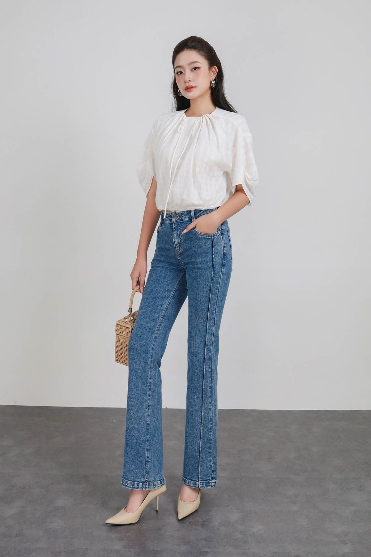 FAS33956 - Áo sơ mi công sở vải thô boi dáng suông cổ tròn đính hạt tay áo nhún phồng tạo kiểu gấu áo bo chun ôm - PANTIO