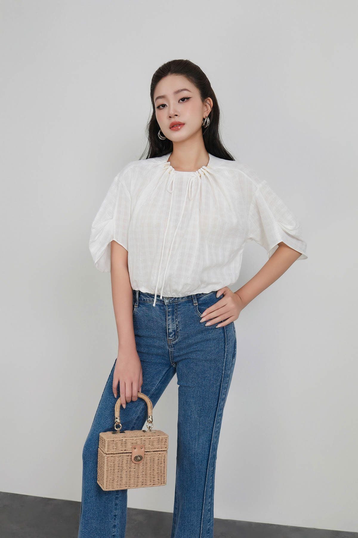 FAS33956 - Áo sơ mi công sở vải thô boi dáng suông cổ tròn đính hạt tay áo nhún phồng tạo kiểu gấu áo bo chun ôm - PANTIO