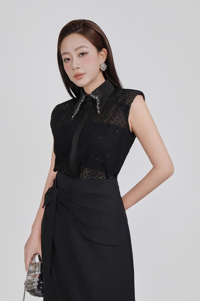 FAS33966 - Áo sơ mi công sở vải ren hoa dáng suông cổ đức đính đá tạo kiểu tay chờm có đệm vai cài khuy thân trước - PANTIO