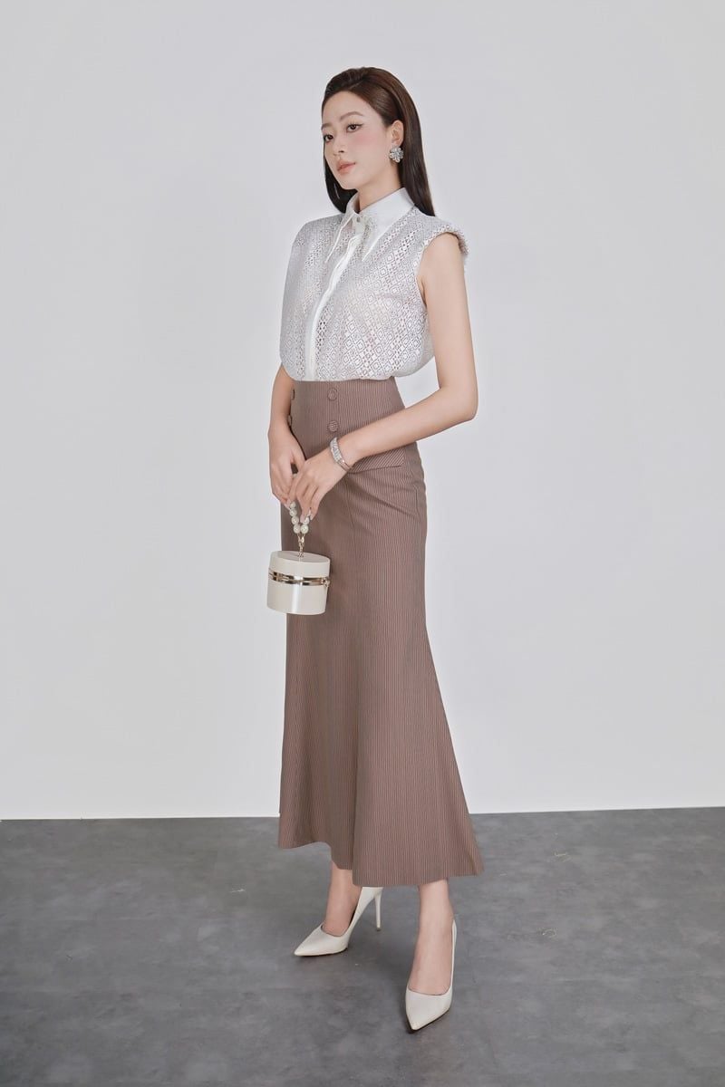 FJD51313 - Chân váy dài công sở vải thô kẻ dáng đuôi cá thân váy đính khuy bọc có nắp túi ốp tạo kiểu - PANTIO