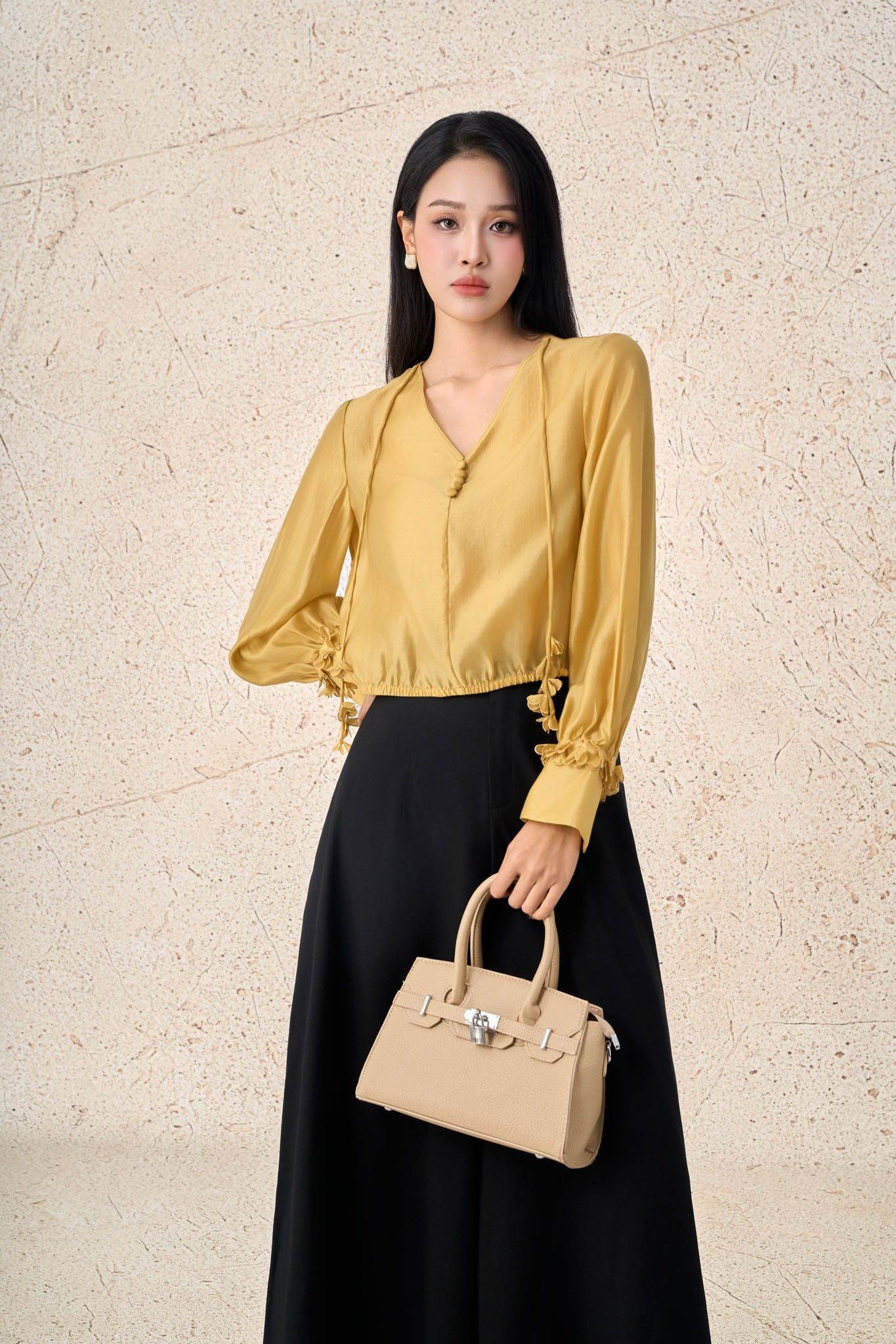 FAS33972 - Áo sơ mi công sở vải tơ dáng suông cổ xẻ V phối dây hoa tạo kiểu tay bồng phối măng séc gấu áo bo chun ôm - PANTIO