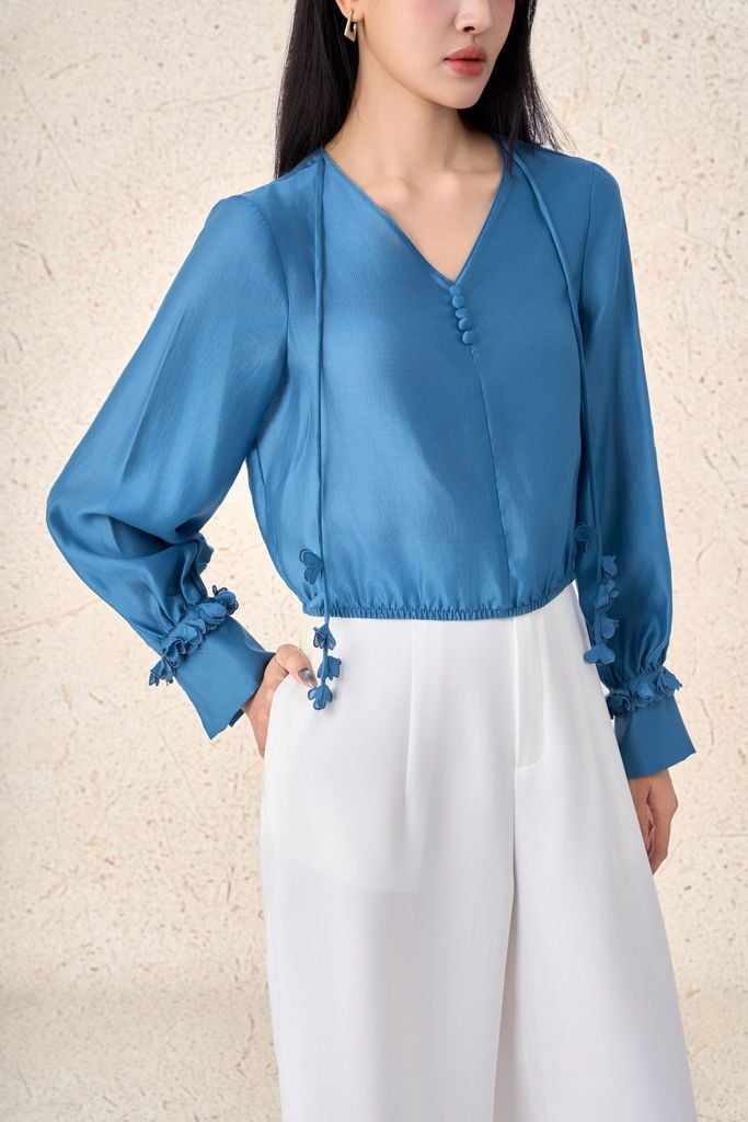 FAS33972 - Áo sơ mi công sở vải tơ dáng suông cổ xẻ V phối dây hoa tạo kiểu tay bồng phối măng séc gấu áo bo chun ôm - PANTIO