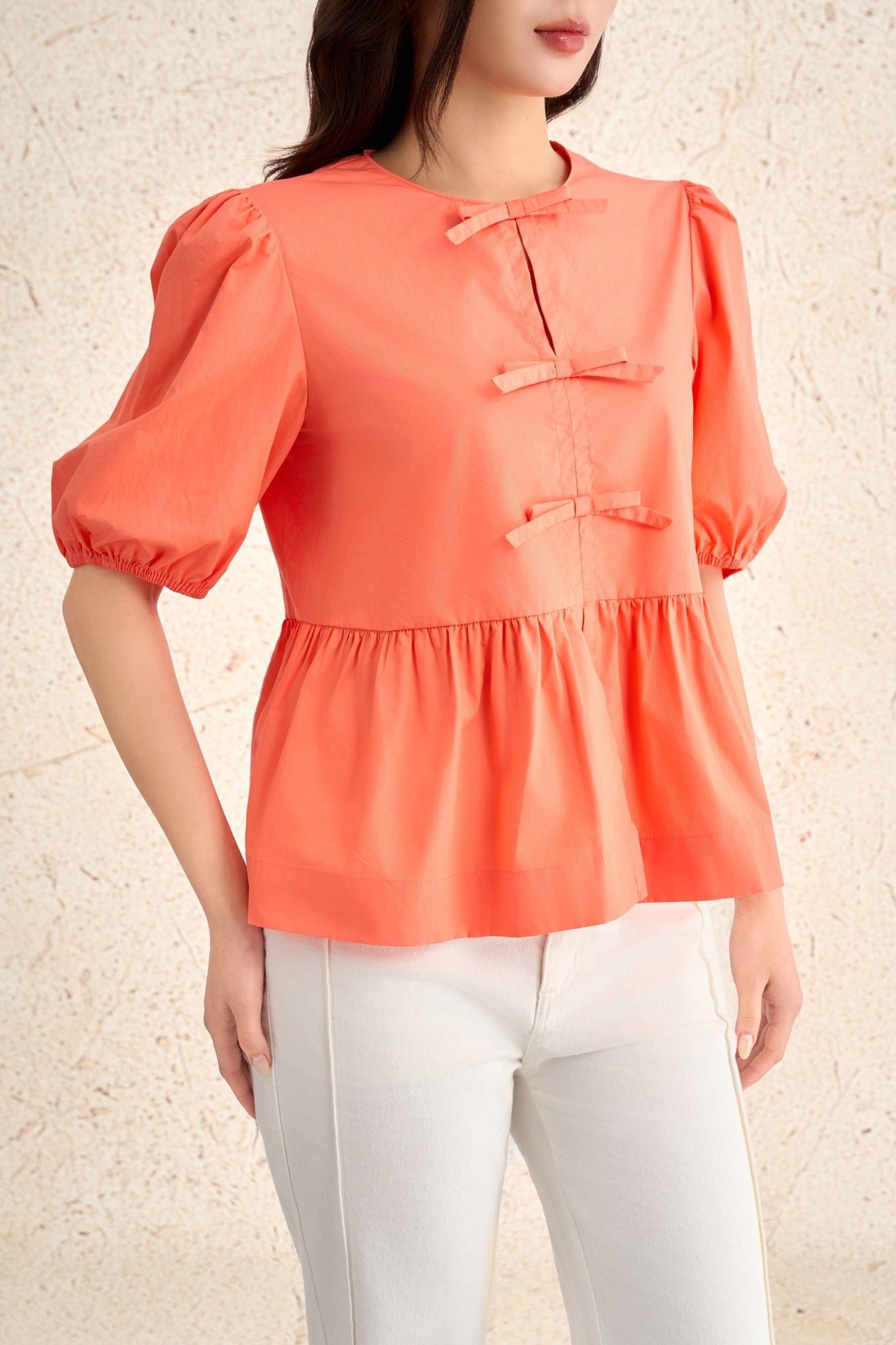 FAS33993 - Áo sơ mi kiểu dạo phố vải thô kate dáng suông cổ tròn tay bồng thân áo đính nơ tạo kiểu gấu áo phối viền thời trang - PANTIO