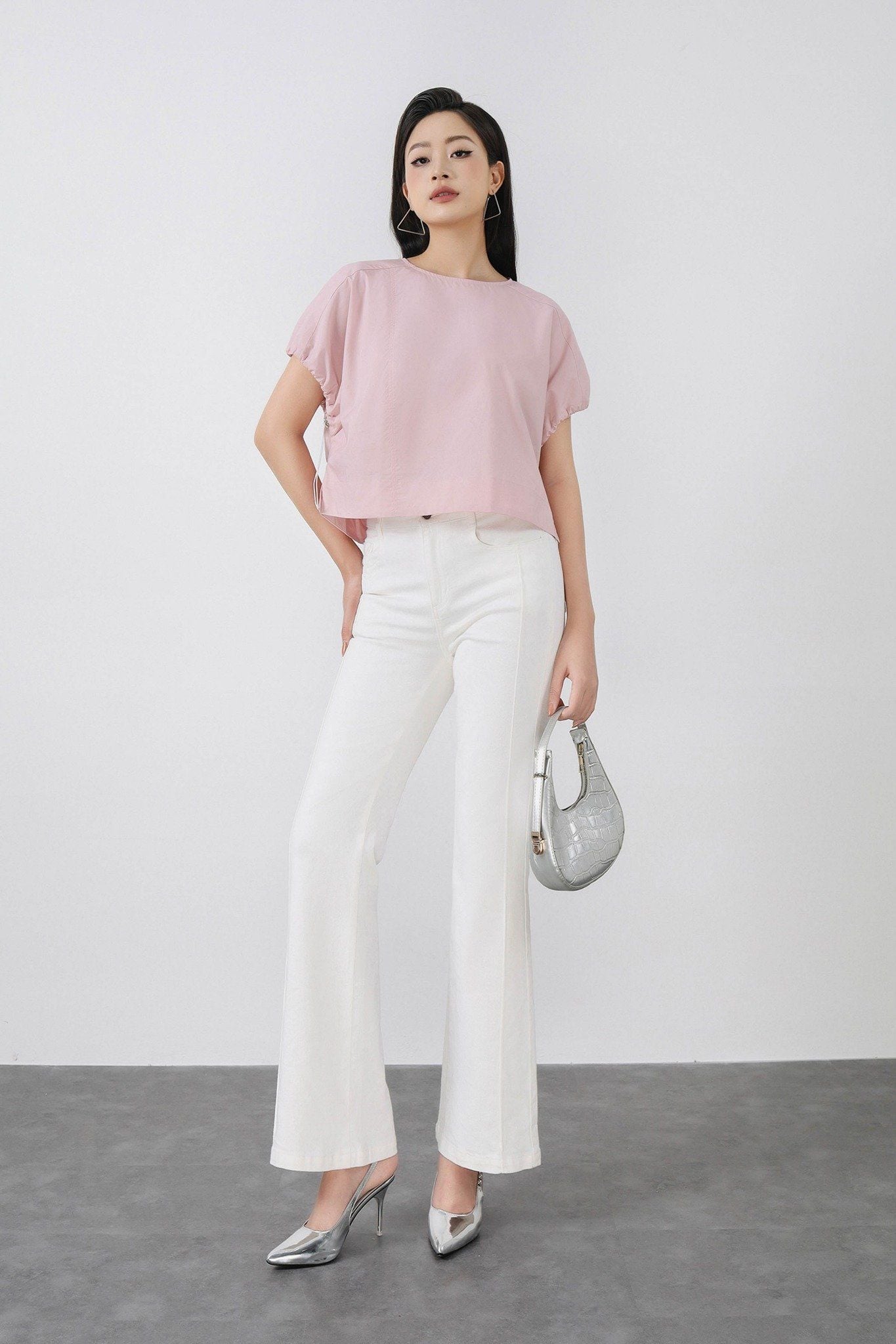 FAS33998 - Áo sơ mi kiểu công sở vải thô kate dáng croptop cổ tròn tay rộng bo chun rút tạo kiểu - PANTIO