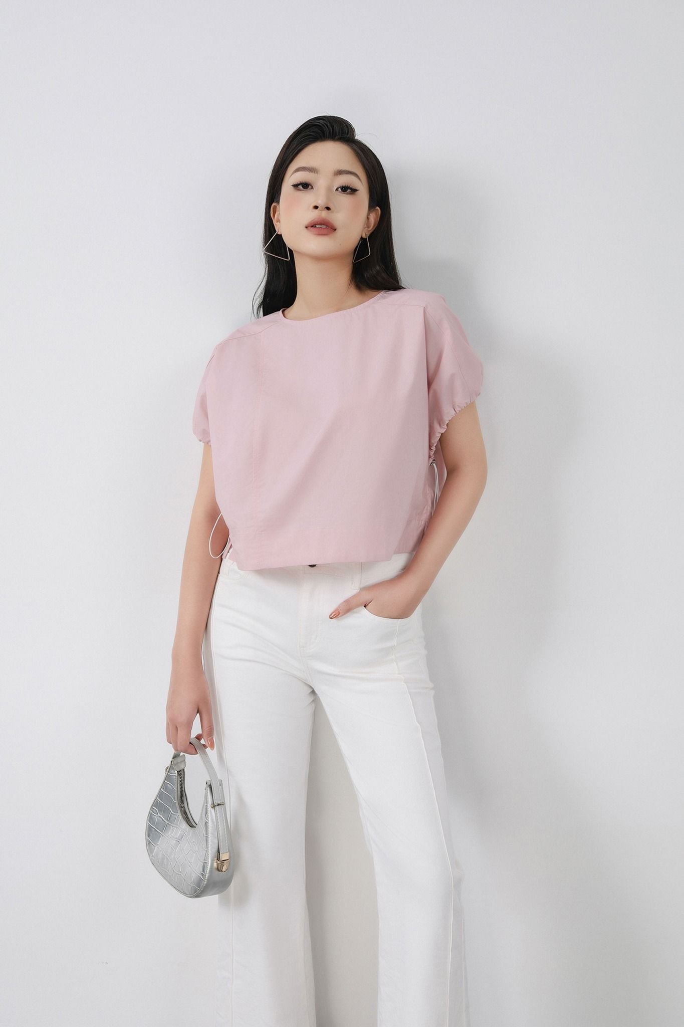 FAS33998 - Áo sơ mi kiểu công sở vải thô kate dáng croptop cổ tròn tay rộng bo chun rút tạo kiểu - PANTIO