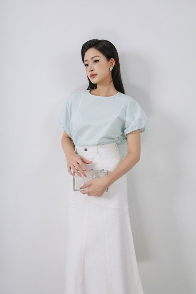 FAS33998 - Áo sơ mi kiểu công sở vải thô kate dáng croptop cổ tròn tay rộng bo chun rút tạo kiểu - PANTIO