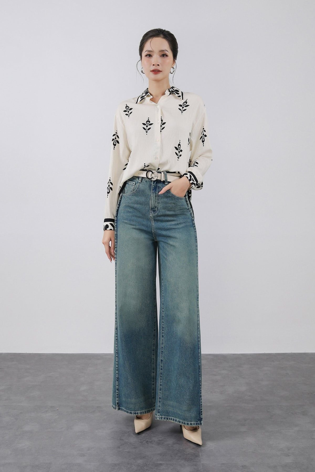 FAS34013 - Áo sơ mi công sở vải thô mỏng in hoạ tiết dáng suông cổ đức tay dài cài khuy trước - PANTIO