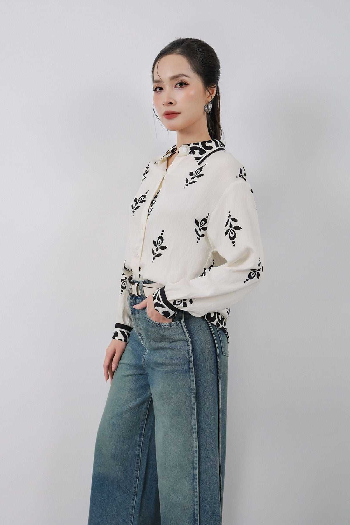 FAS34013 - Áo sơ mi công sở vải thô mỏng in hoạ tiết dáng suông cổ đức tay dài cài khuy trước - PANTIO