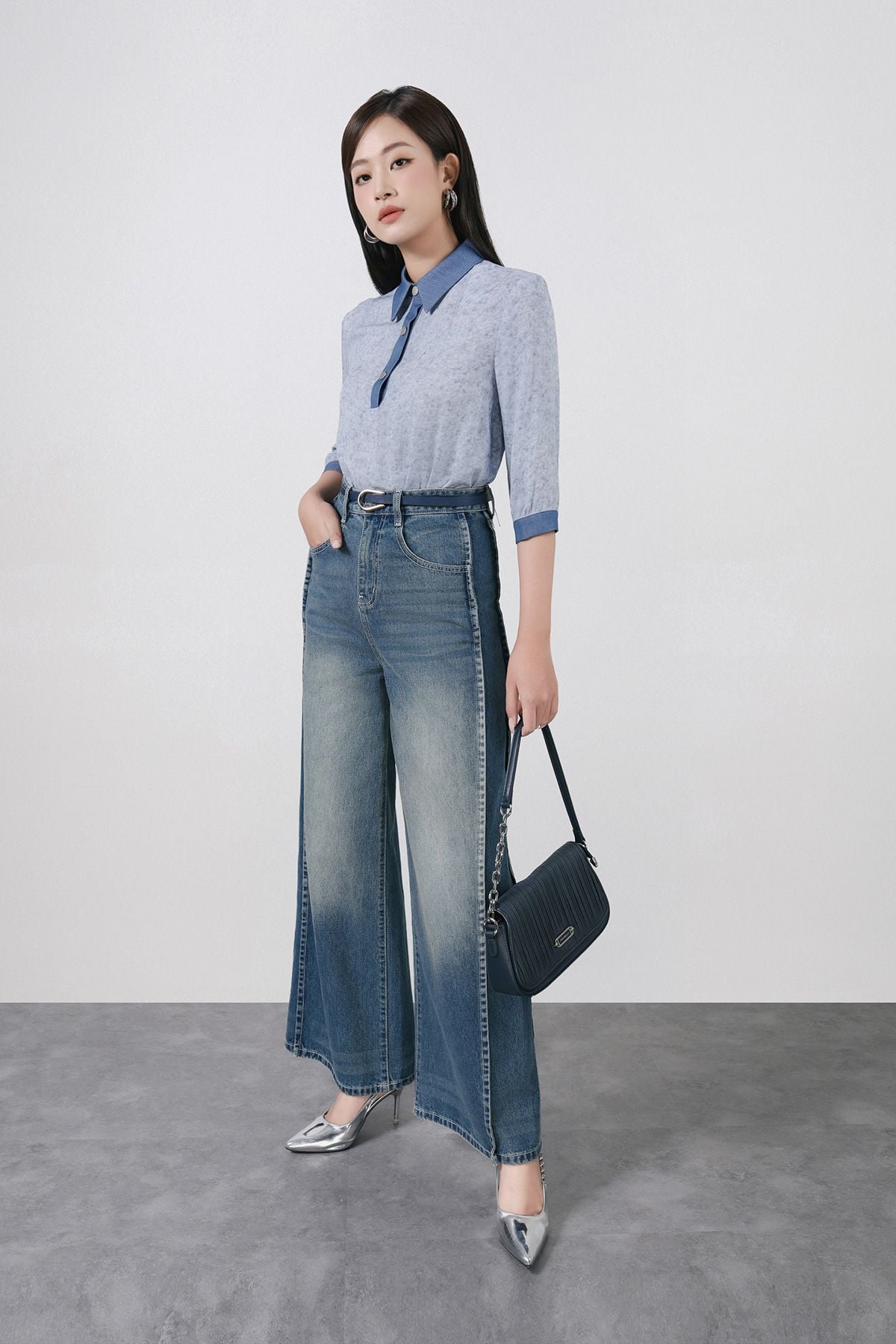 FAS34021 - Áo sơ mi kiểu công sở vải demin dáng suông cổ bẻ phối khuy tạo kiểu tay lửng thời trang - PANTIO