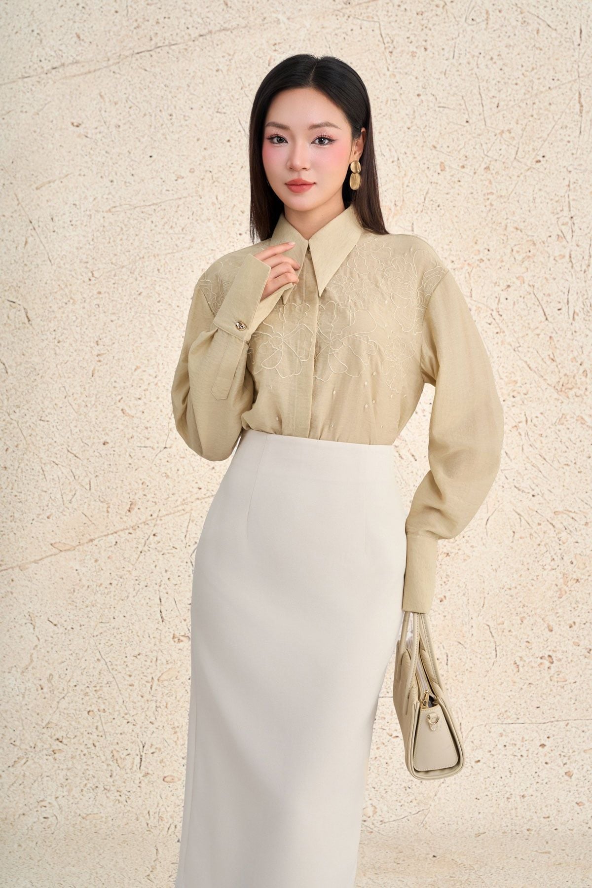 FAS34023 - Áo sơ mi công sở vải tơ dáng suông cổ đức tay dài phối măng séc cài khuy trước - PANTIO