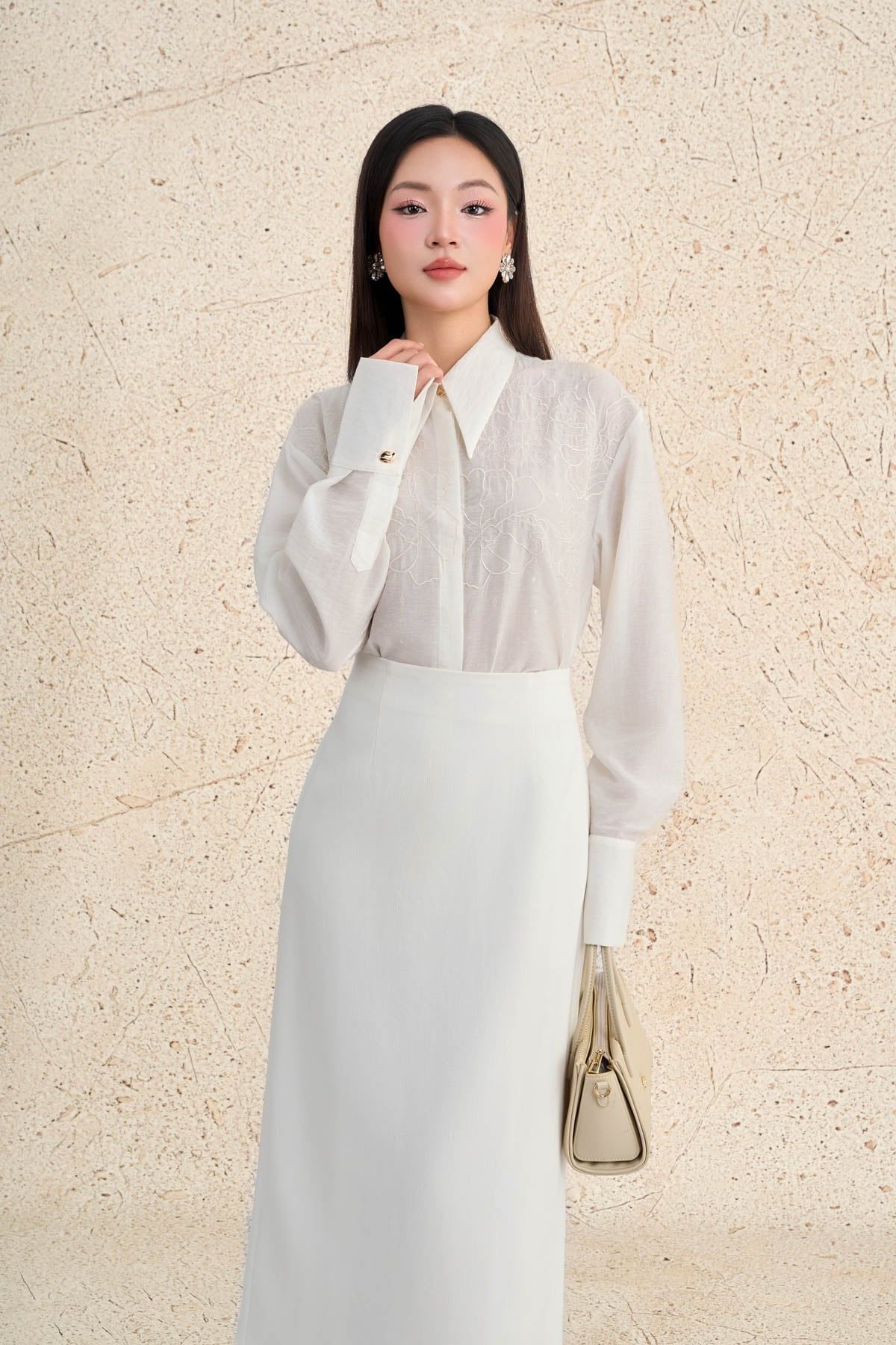 FAS34023 - Áo sơ mi công sở vải tơ dáng suông cổ đức tay dài phối măng séc cài khuy trước - PANTIO