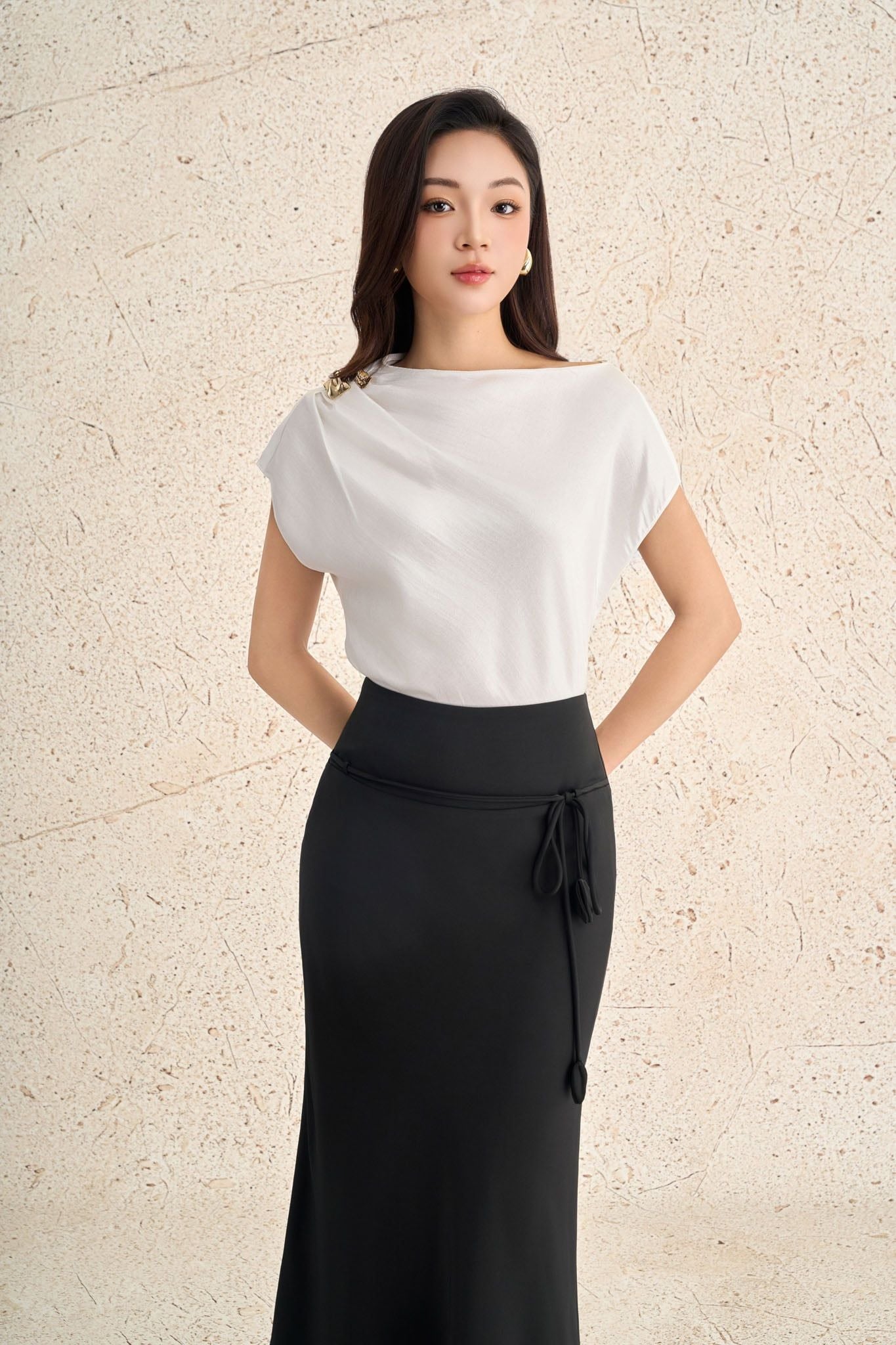 FAS34031 - Áo sơ mi công sở vải tơ dáng suông cổ lệch tạo kiểu tay chờm vai đính đá thời trang - PANTIO