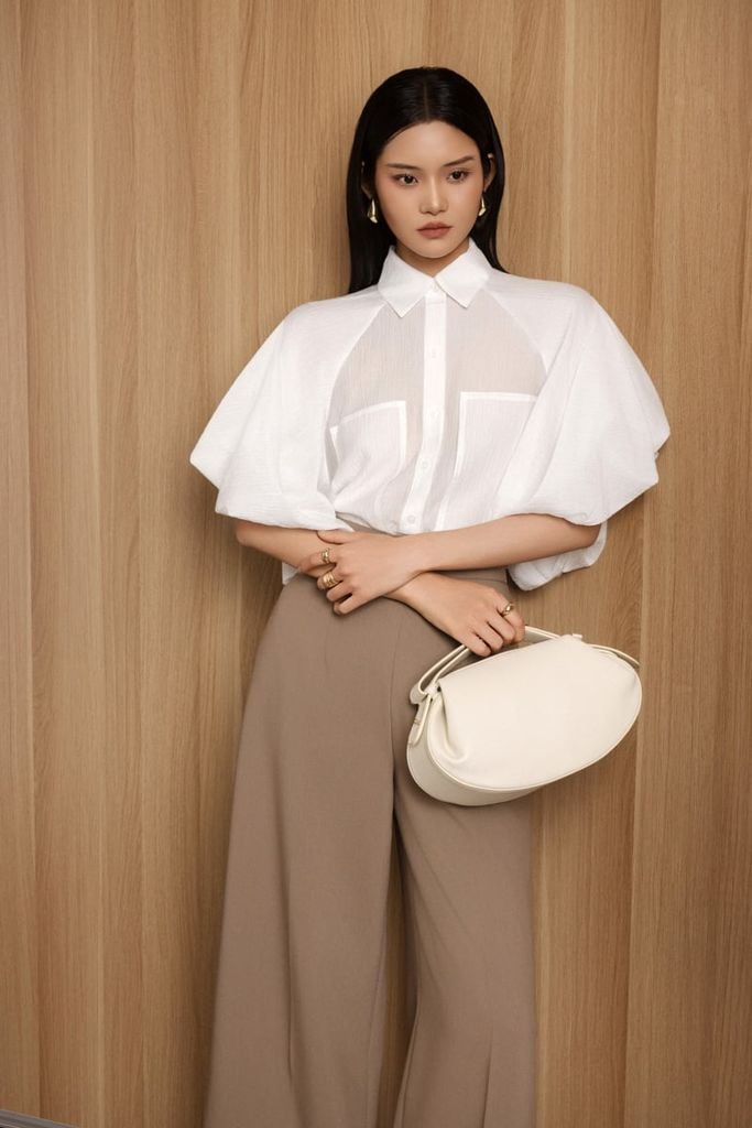 FAS34059 - Áo sơ mi công sở vải thô mỏng dáng suông cổ đức tay phồng bo chun thời trang thân áo có túi tạo kiểu - PANTIO