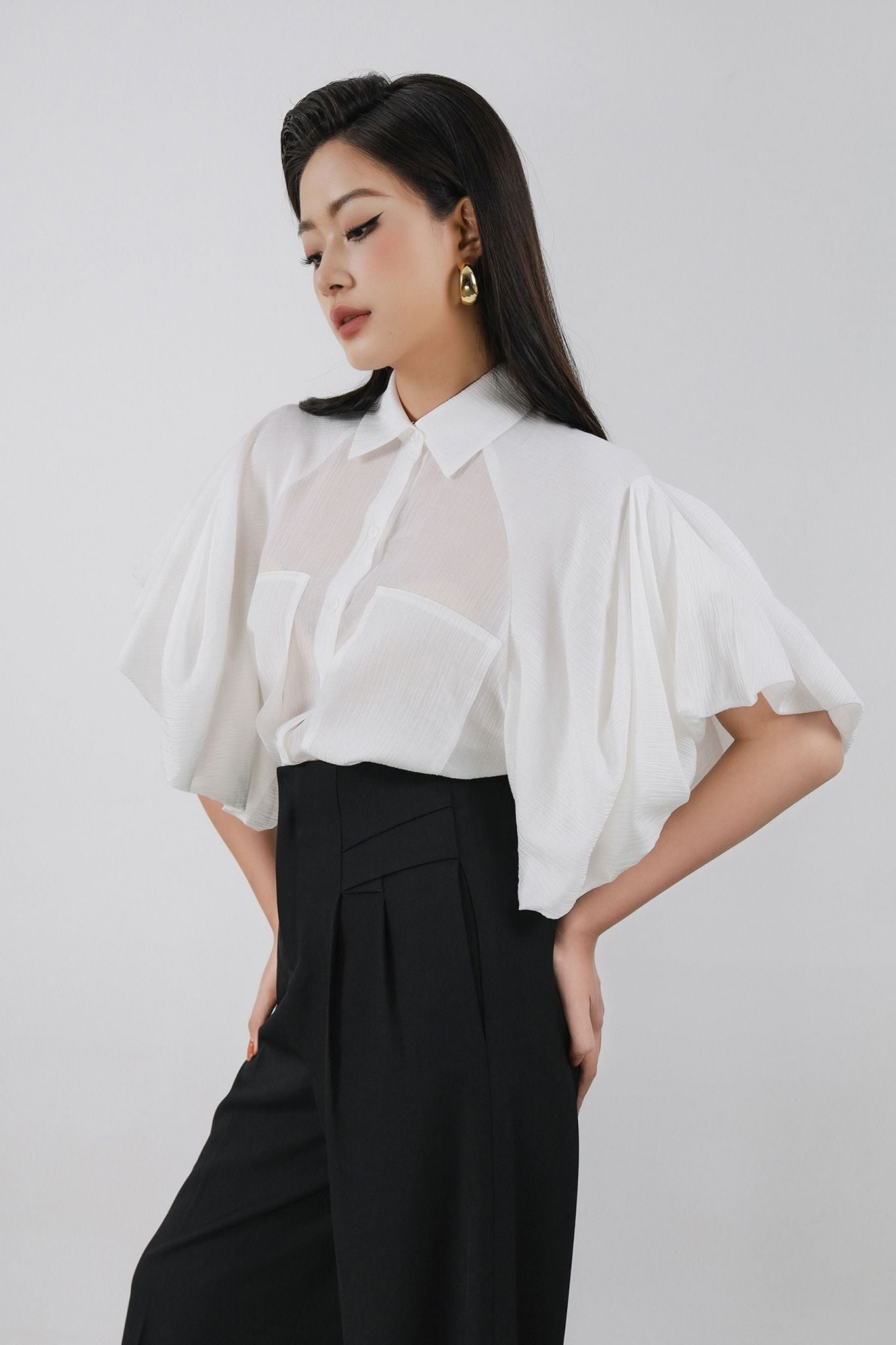 FAS34059 - Áo sơ mi công sở vải thô mỏng dáng suông cổ đức tay phồng bo chun thời trang thân áo có túi tạo kiểu - PANTIO