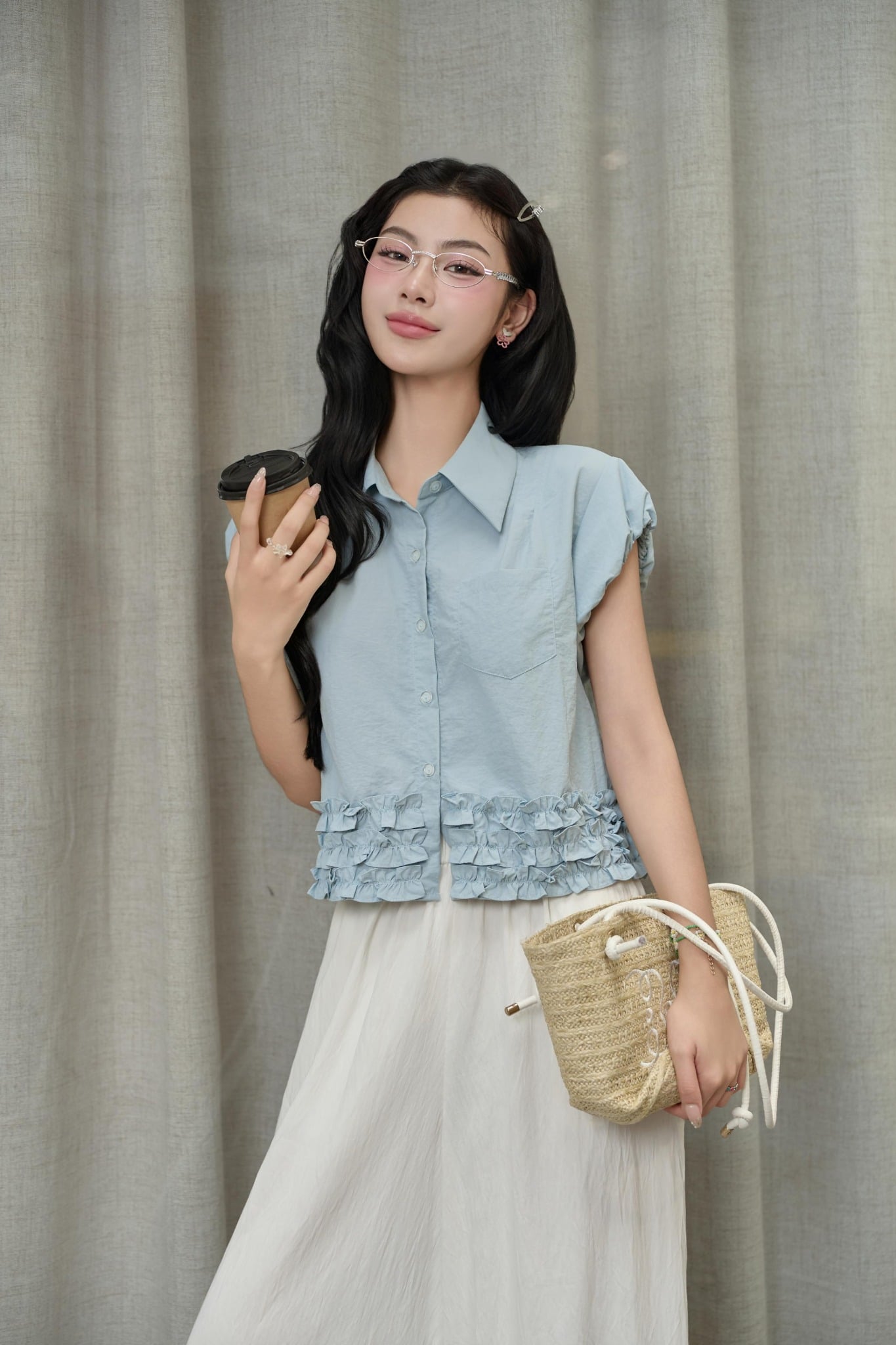 FAS34066 - Áo sơ mi vải thô dáng croptop cổ đức vai chờm gấu áo phối viền bèo tạo kiểu cài khuy trước - JAN.