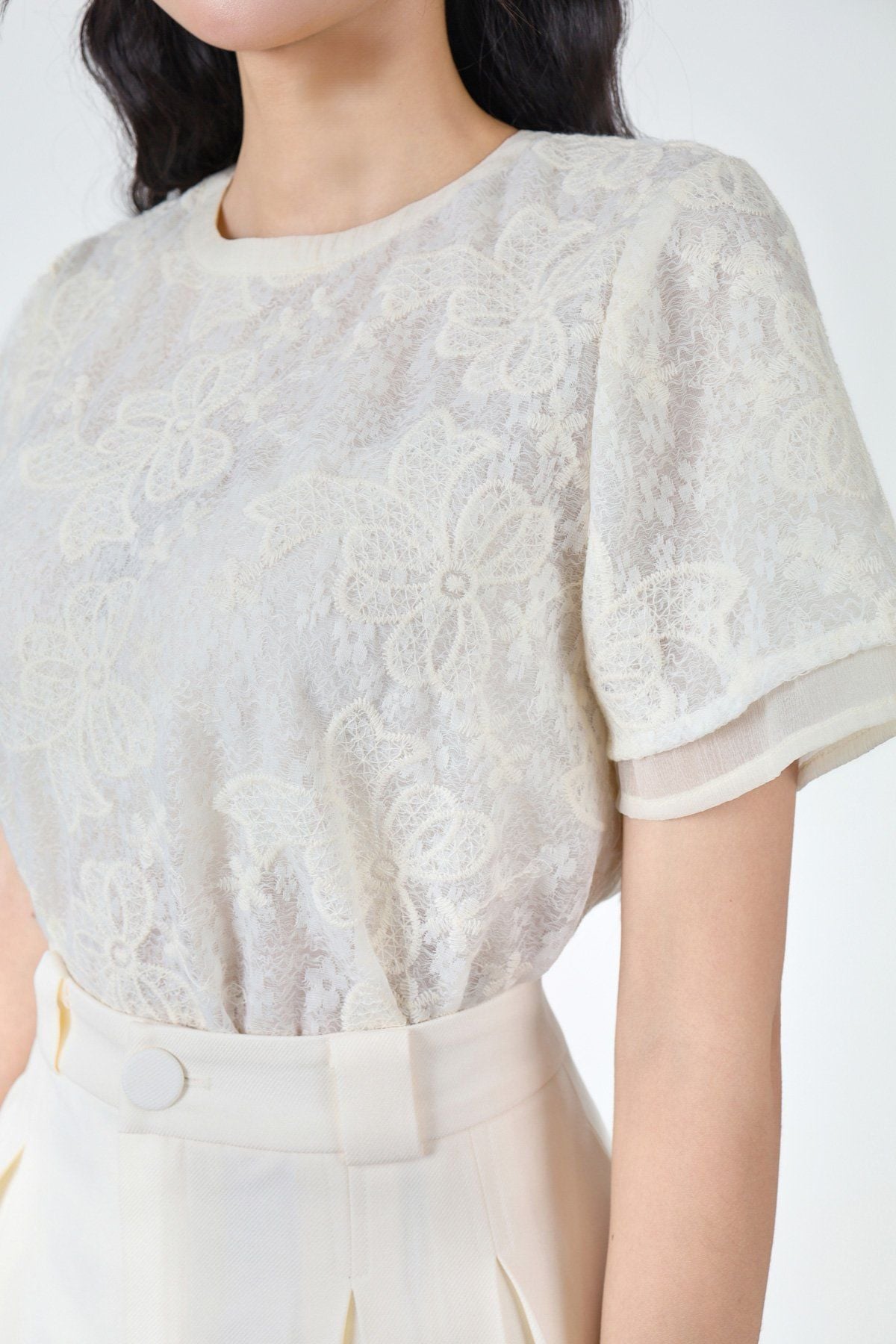 FAS34071 - Áo sơ mi vải ren hoa dáng suông hai lớp cổ tròn tay cộc - JAN.