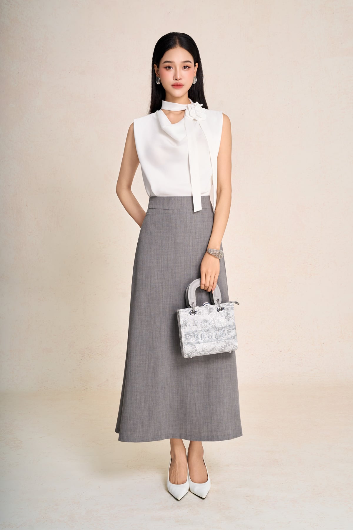 FAS34119 - Áo sơ mi công sở vải lụa dày dáng suông cổ đổ phối dây thắt tạo kiểu kèm hoa cài thời trang - PANTIO