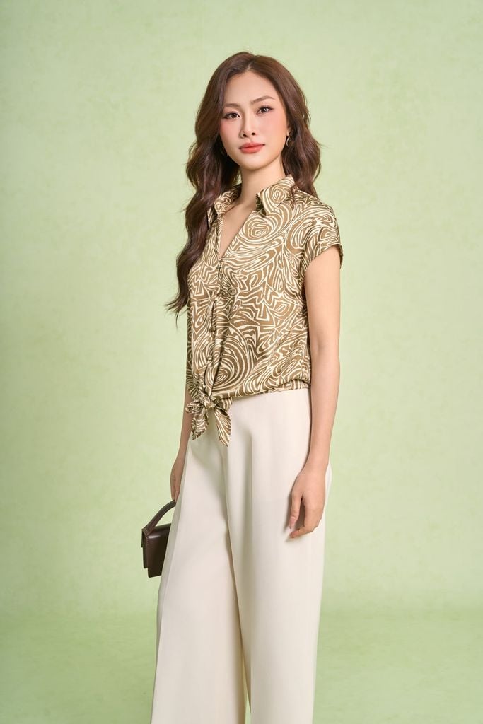 FAS34138 - Áo sơ mi công sở vải lụa hoạ tiết dáng ngắn cổ bẻ xẻ V tay chờm thân áo phối vạt thắt tạo kiểu - PANTIO