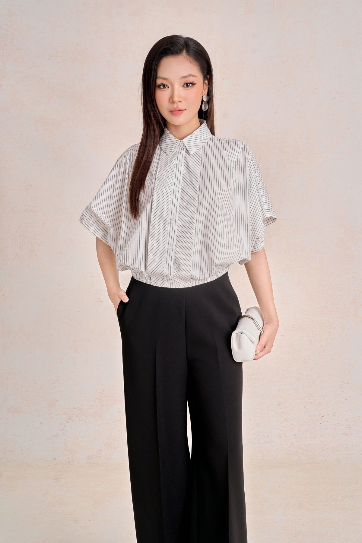 FAS34139 - Áo sơ mi công sở vải thô kate dáng ngắn cổ đức tay lỡ gấu áo bo chun tạo kiểu - PANTIO